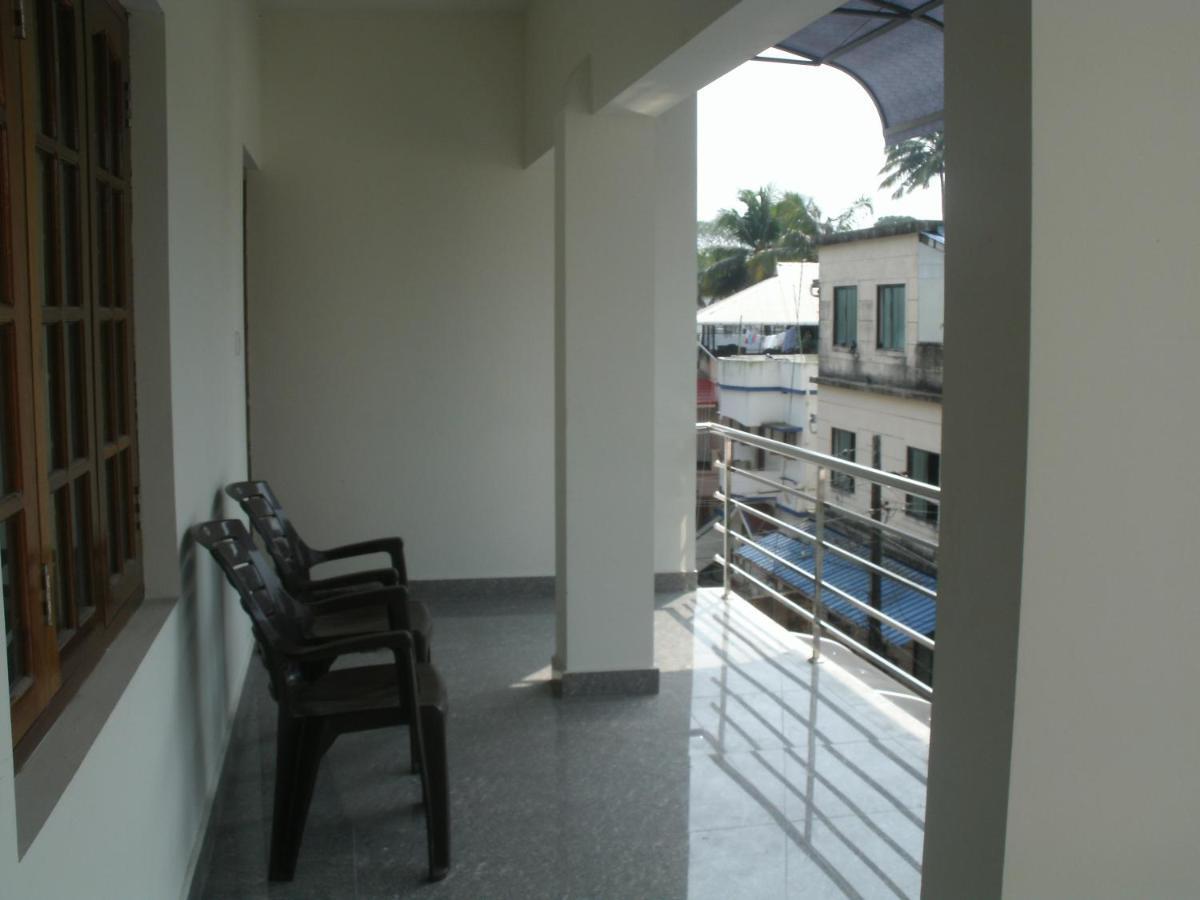 Jacaranda Holiday Home Kochi Екстериор снимка